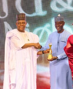 L-R: Vice President Kashim Shettima presenting an award to Dr Aminu Maida, Executive Vice Chairman/CEO of the Nigerian Communications Commission (NCC) after the Commission was named one of the top five best-performing Federal Government agencies for 2025 under the Transparency and Efficiency Category of Presidential Enabling Business Environment Council (PEBEC) award.