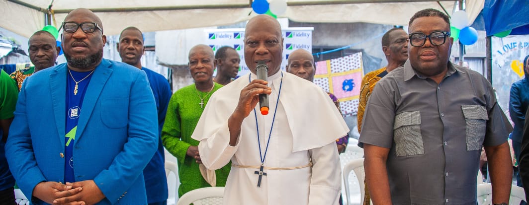L-R: Regional Bank Head, Mainland 1, Fidelity Bank Plc, Mr Chukwudi Egbuna; Minister in Charge, Methodist Church, Makoko, Very Revd. Ayodele Aromavo; and Divisional Head, Remedial and Operational Risks Management, Fidelity Bank Plc, Dr. Damian Orizu at the Fidelity Helping Hands Programme (FHHP) Risk Management Directorate-led Back-to-School outreach to pupils in Makoko, Lagos recently.