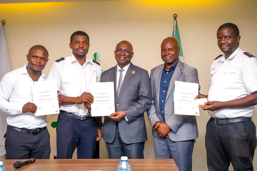 Director General, Nigerian Maritime Administration and Safety Agency, NIMASA, Dr. Dayo Mobereola (Middle), Head, Nigerian Seafarers Development Programme (NSDP) Unit of NIMASA, Captain Omotosho Adebayo (second right) in a group photograph with NSDP graduates displaying their certificates when they paid an appreciation visit to the DG at the headquarters of the Agency in Lagos.