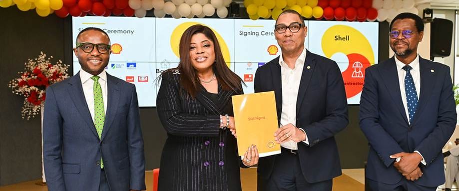 L – R: Mr. Abolore Solebo, Executive Director, Corporate Bank; Dr. Nneka Onyeali-Ikpe, Managing Director/Chief Executive Officer (both of Fidelity Bank Plc); Mr. Ronald Adams, Managing Director; Mr. Tunde Oduwole, Group Finance Director (both of Shell Nigeria Exploration and Production Company Limited, SNEPCo); at the Memorandum of Understanding signing ceremony between SNEPCo and Nigerian banks for a $3bn contract finance facility aimed at improving access to credit for indigenous oil and gas contractors executing projects for the company in Lagos recently.